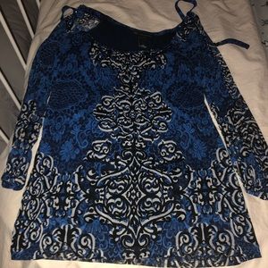 Very functional shirt— great for work/night out!